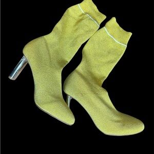 NEW Unbranded Yellow Stock Boot sz 7